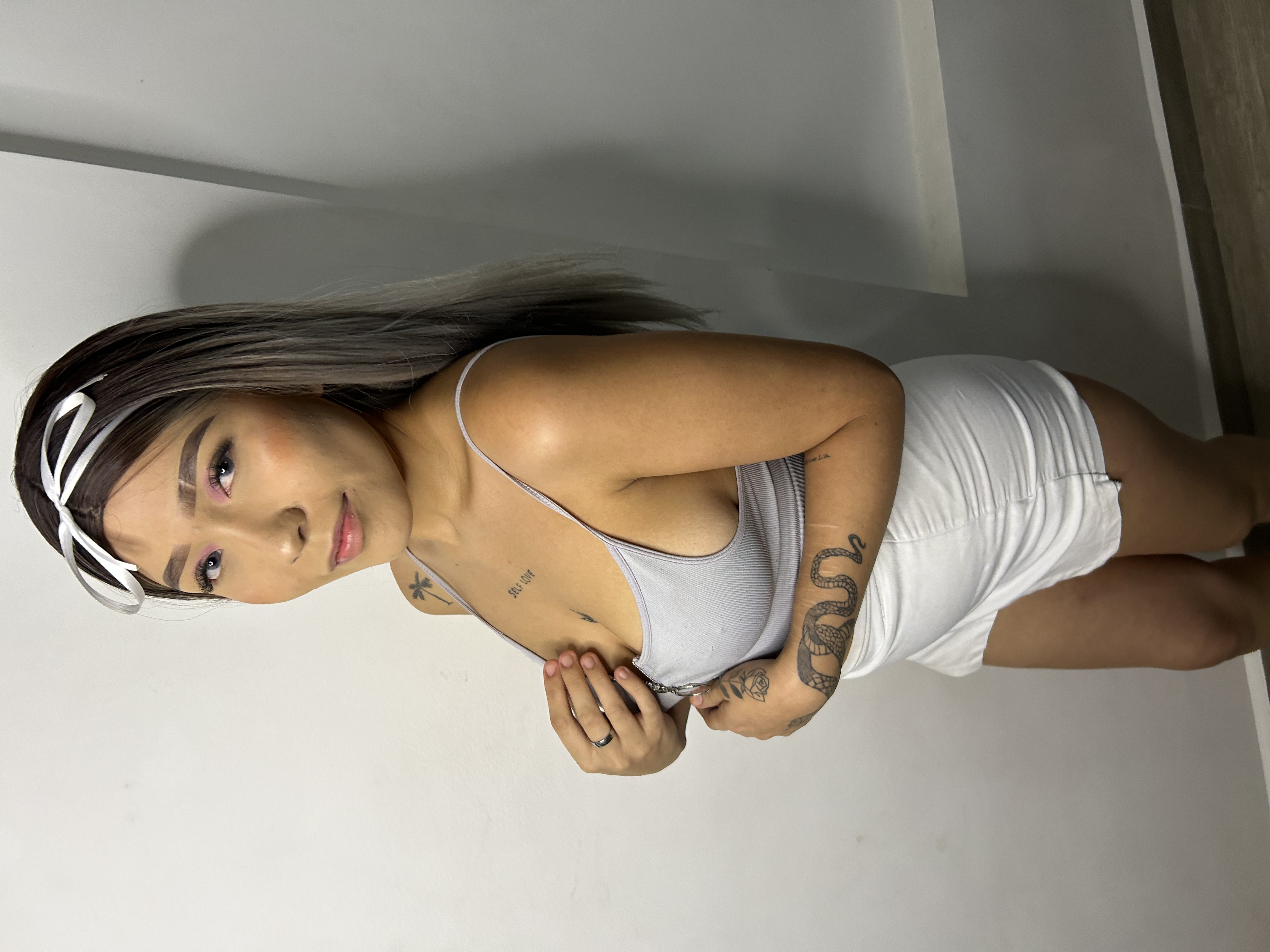 ALIZE RACHELL Tries Anal For The First Time